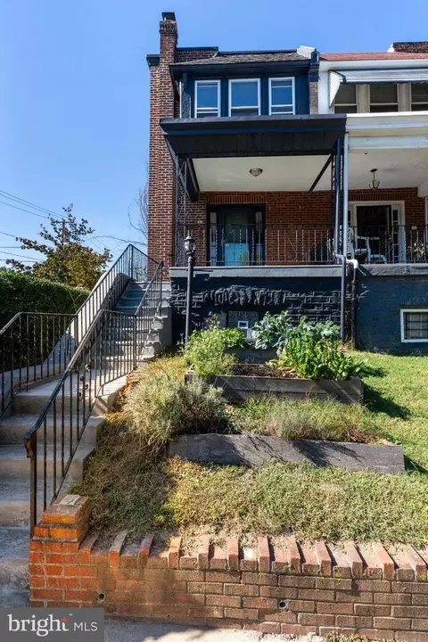 401 E Sharpnack St, Philadelphia, PA 19119