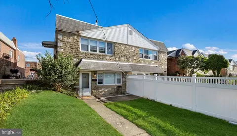 8127 Langdon St, Philadelphia, PA 19152