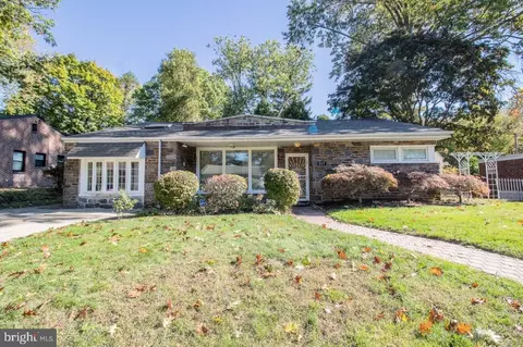 302 Crest Park Rd, Philadelphia, PA 19119