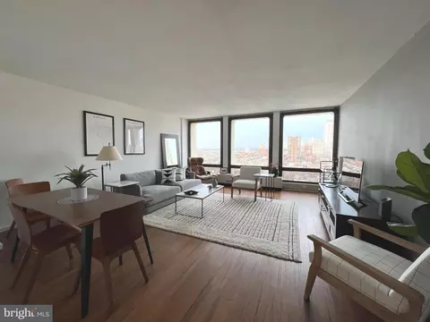 210 Locust St #15EW, Philadelphia, PA 19106