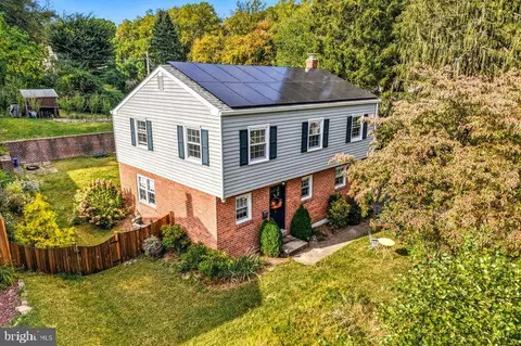 909 Glenroy Rd, Philadelphia, PA 19128
