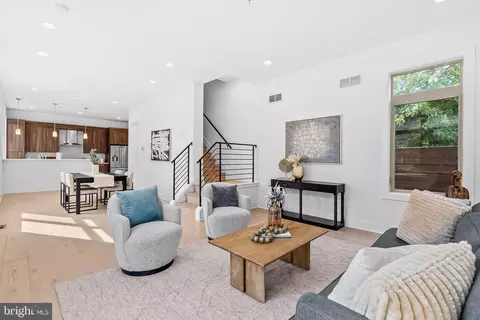740 S Chris Columbus Blvd #16, Philadelphia, PA 19147