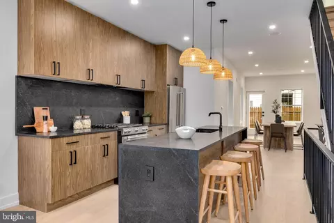 2139 Bainbridge St, Philadelphia, PA 19146