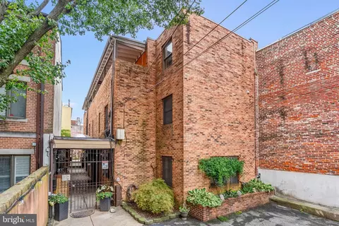 238 Queen St #1, Philadelphia, PA 19147