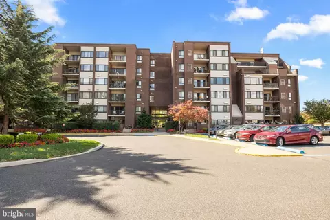 5100 00 Convent Ln #118, Philadelphia, PA 19114