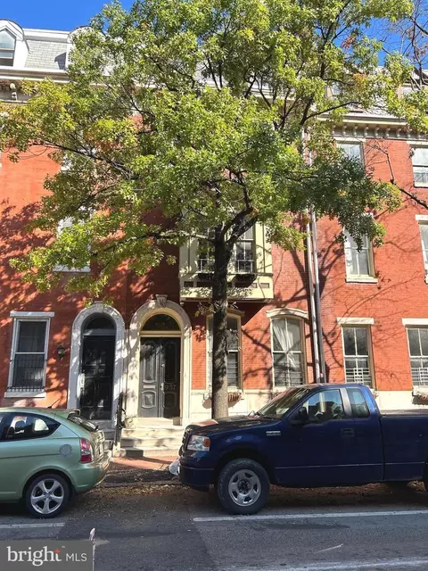937 Spruce St, Philadelphia, PA 19107