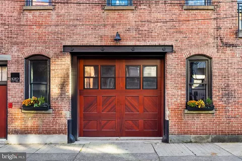 1914 Wilcox St, Philadelphia, PA 19130