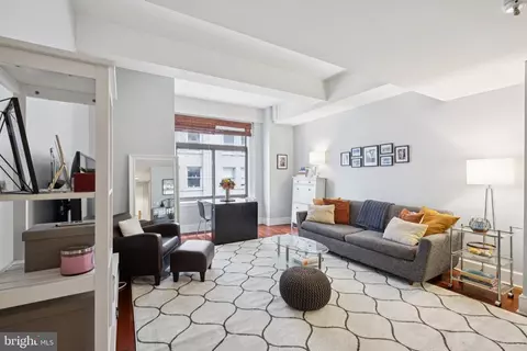 1500 Chestnut St #15E, Philadelphia, PA 19102
