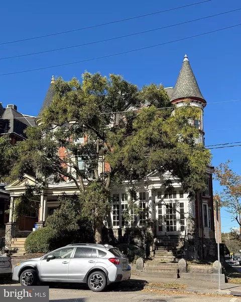 4401 Pine St, Philadelphia, PA 19104