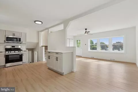 11022 Ferndale St, Philadelphia, PA 19116