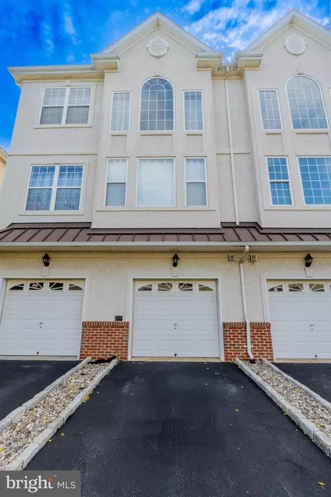 3217 Davinci Dr, Philadelphia, PA 19145