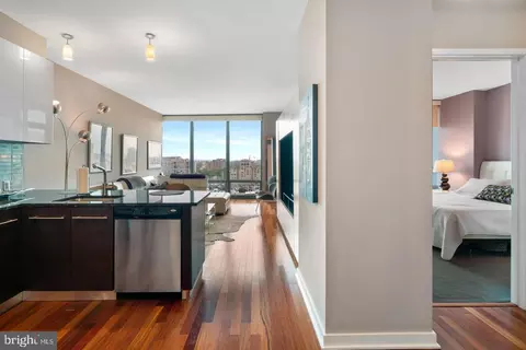 2101 Market St #1408, Philadelphia, PA 19103