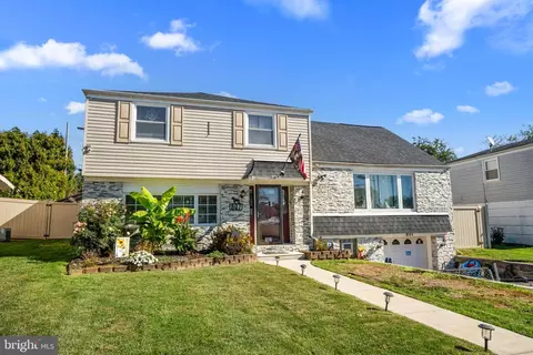 807 Larkspur St, Philadelphia, PA 19116
