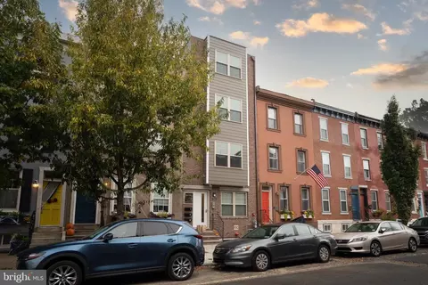 2141 Christian St, Philadelphia, PA 19146