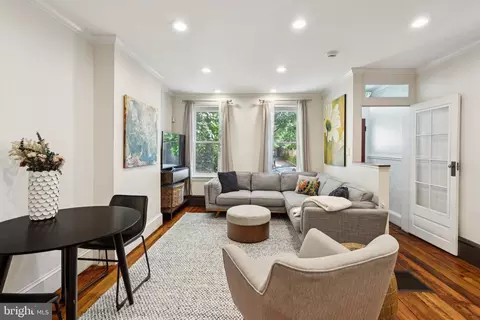 768 S Martin St, Philadelphia, PA 19146