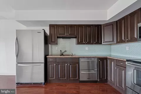 200 10 Lombard St #804, Philadelphia, PA 19147