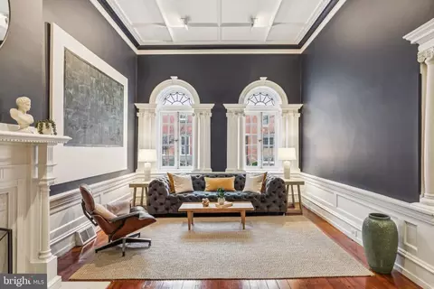 2221 Locust St, Philadelphia, PA 19103