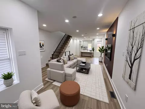 894 E Sanger St, Philadelphia, PA 19124