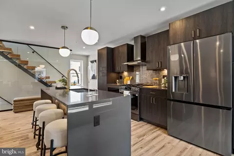 2715 W Flora St, Philadelphia, PA 19121