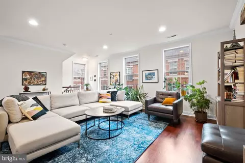 112 Commodore Ct, Philadelphia, PA 19146
