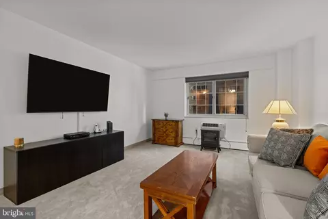 1900 34 John F Kennedy Blvd #822, Philadelphia, PA 19103