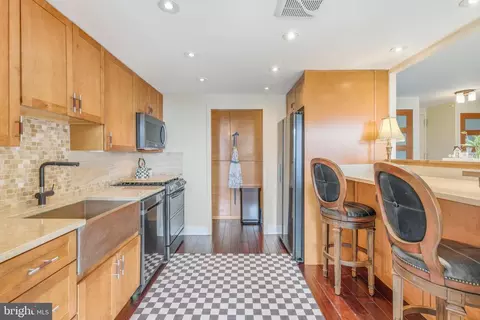 1326 42 Spruce St #808, Philadelphia, PA 19107