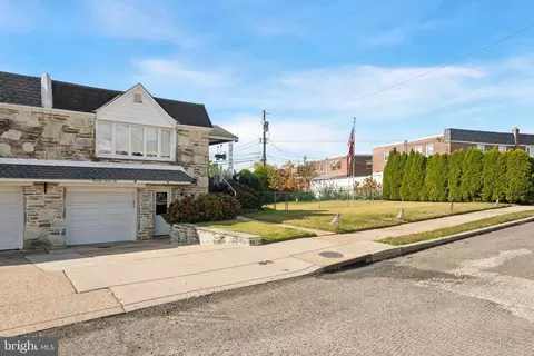 7026 Crease Ln, Philadelphia, PA 19128