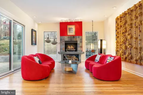 104 E Bells Mill Rd, Philadelphia, PA 19118