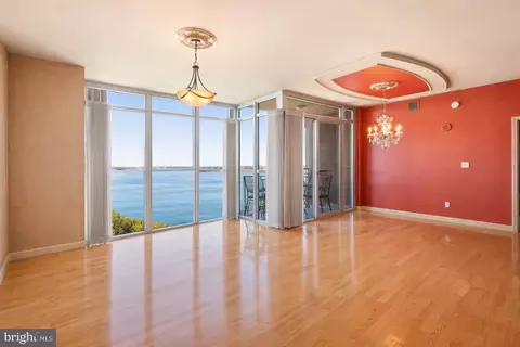 901 N Penn St #P1006, Philadelphia, PA 19123