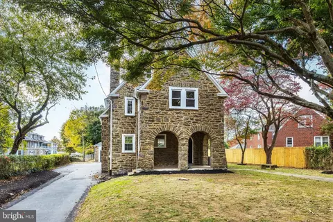 6010 Avonhoe Rd, Philadelphia, PA 19138