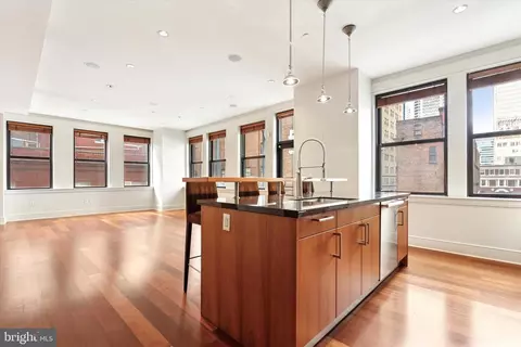 1515 Locust St #400, Philadelphia, PA 19102