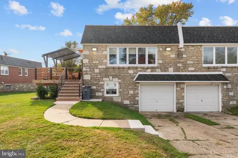 9975 Woodfern Rd, Philadelphia, PA 19115