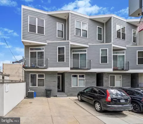 635 N 13th St #A, Philadelphia, PA 19123