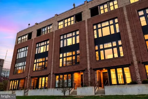 4586 Riverside Way, Philadelphia, PA 19127