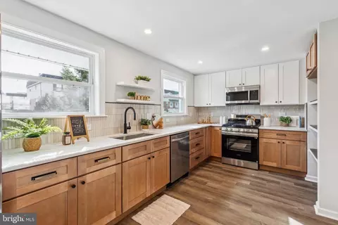 10932 Templeton Dr, Philadelphia, PA 19154