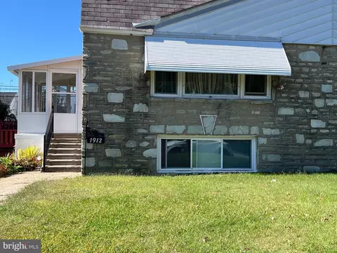 1912 Tomlinson Rd, Philadelphia, PA 19116