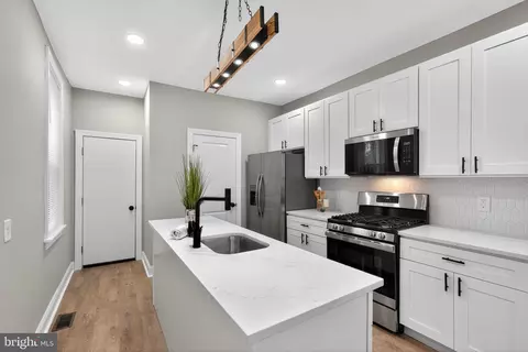 1453 S 52nd St, Philadelphia, PA 19143