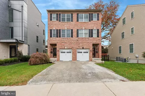 637 Keely Ct, Philadelphia, PA 19128
