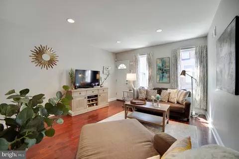 2117 Titan St, Philadelphia, PA 19146