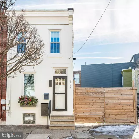 2547 Collins St, Philadelphia, PA 19125