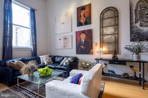 1228 32 Arch St #8D, Philadelphia, PA 19107