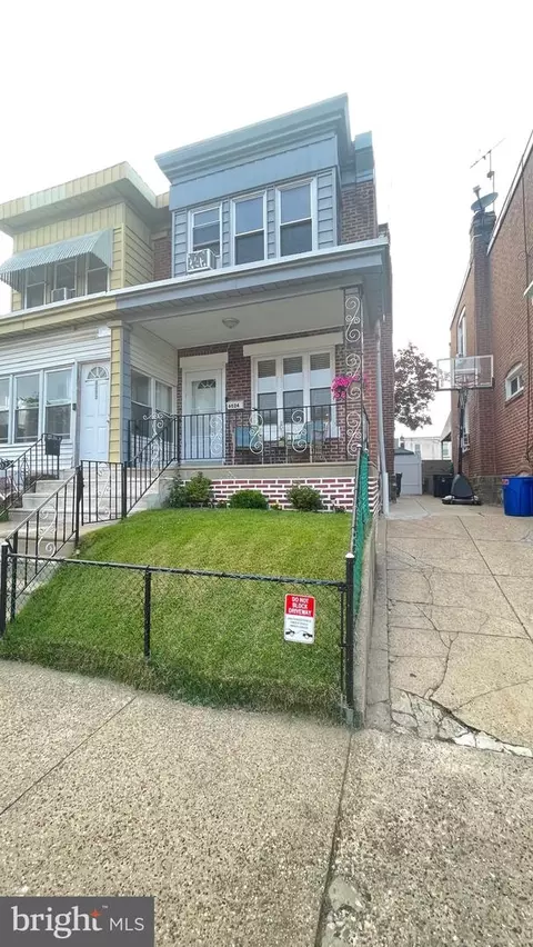 6024 Edmund St, Philadelphia, PA 19135