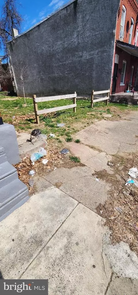 665 E Lippincott St, Philadelphia, PA 19134