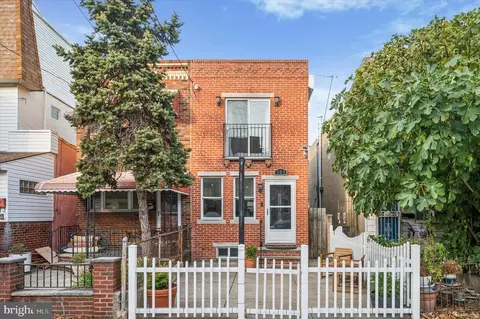 909 Tasker St, Philadelphia, PA 19148