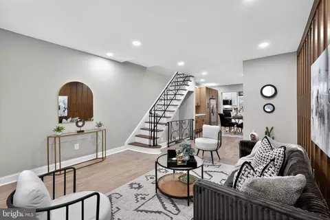 325 Roseberry St, Philadelphia, PA 19148