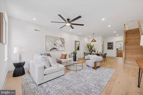 211 Hermit, Philadelphia, PA 19128