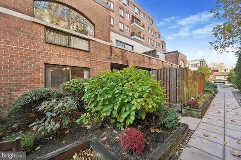 200 10 Lombard St #GU11, Philadelphia, PA 19147