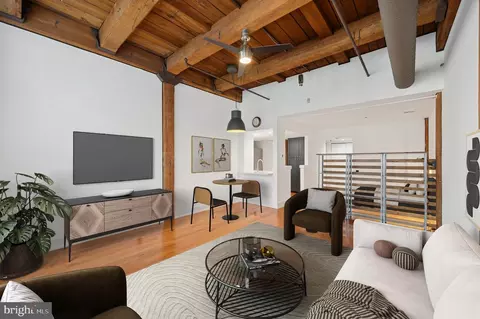 301 Race St #308, Philadelphia, PA 19106