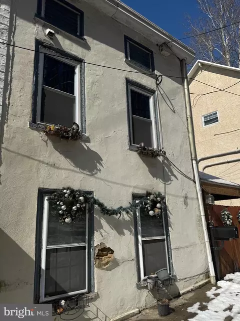 12 Shawmont Ave, Philadelphia, PA 19128