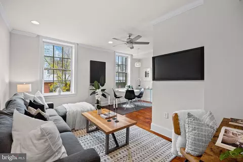 1708 Pine St #3F, Philadelphia, PA 19103